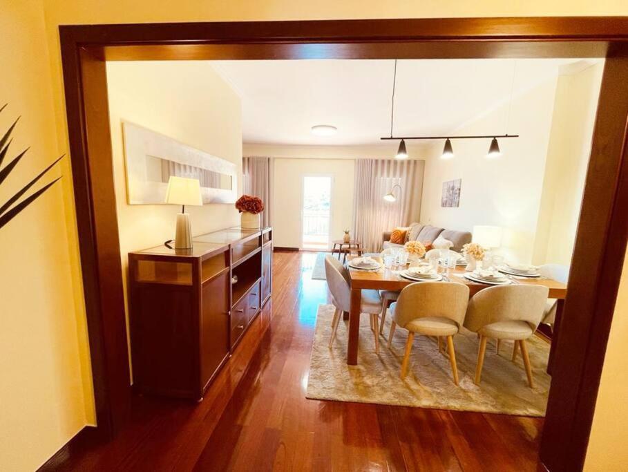 פונשל Seaview Apartment Walking To The Beach מראה חיצוני תמונה