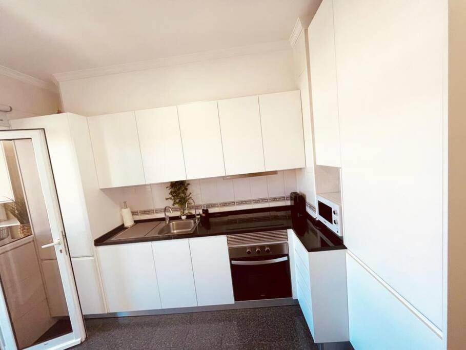 פונשל Seaview Apartment Walking To The Beach מראה חיצוני תמונה