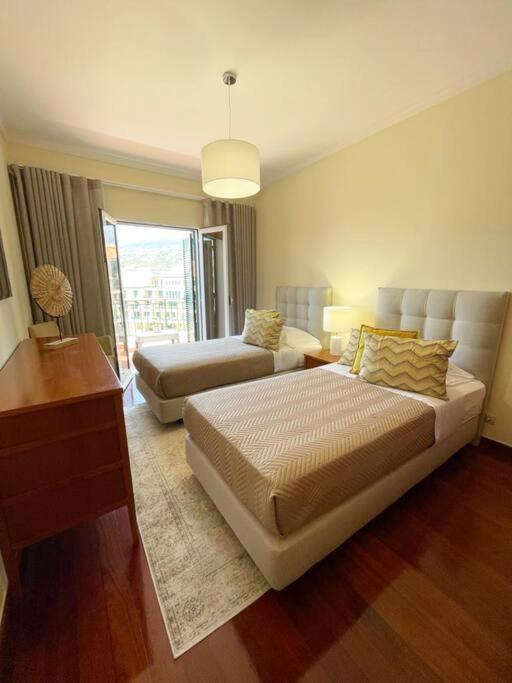 פונשל Seaview Apartment Walking To The Beach מראה חיצוני תמונה