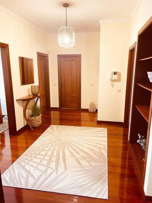פונשל Seaview Apartment Walking To The Beach מראה חיצוני תמונה