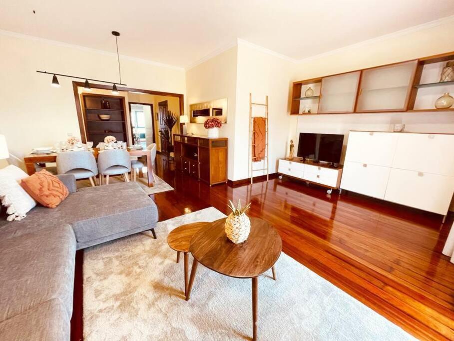 פונשל Seaview Apartment Walking To The Beach מראה חיצוני תמונה